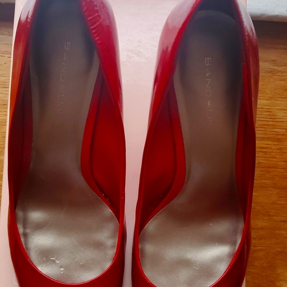 Shoes - Picture 2 of 6